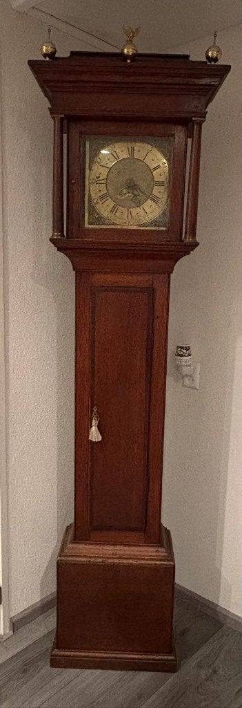 Engels Staand Horloge, Ophalen