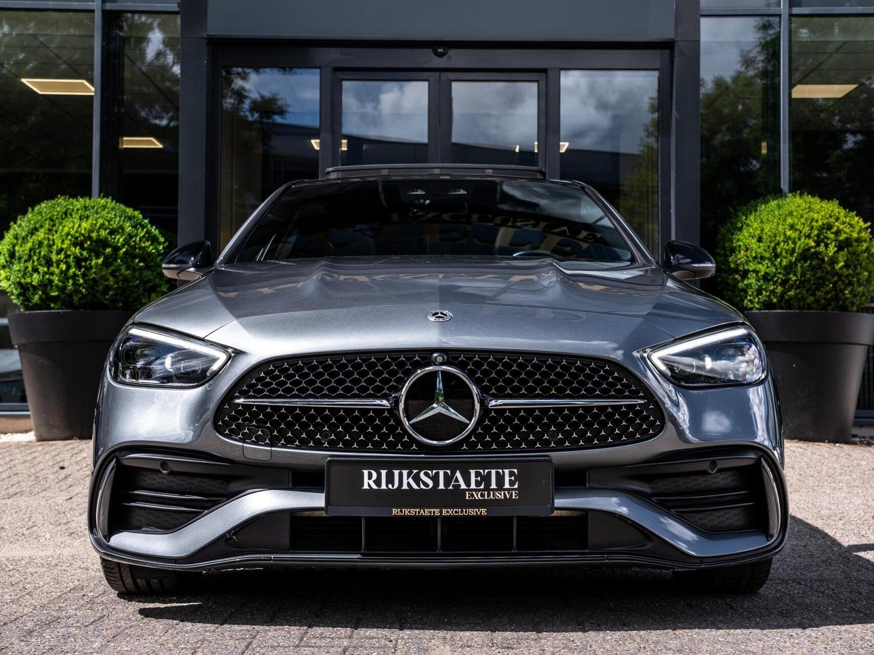 Mercedes C-klasse C300e AMG Line|PANO|BURMESTER|360|ACC|18'', Automaat, Achterwielaandrijving, 4 cilinders, Met garantie (alle)