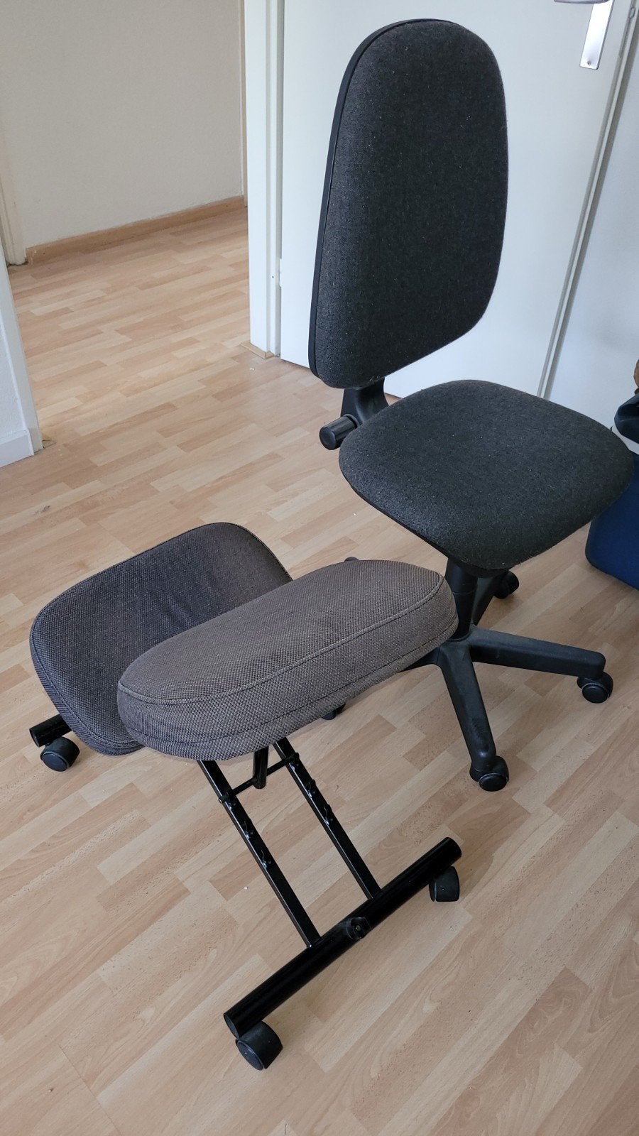 Ergonomische bureaustoel met kniestoel, Huis en Inrichting, Ophalen, Gebruikt, Grijs, Bureaustoel