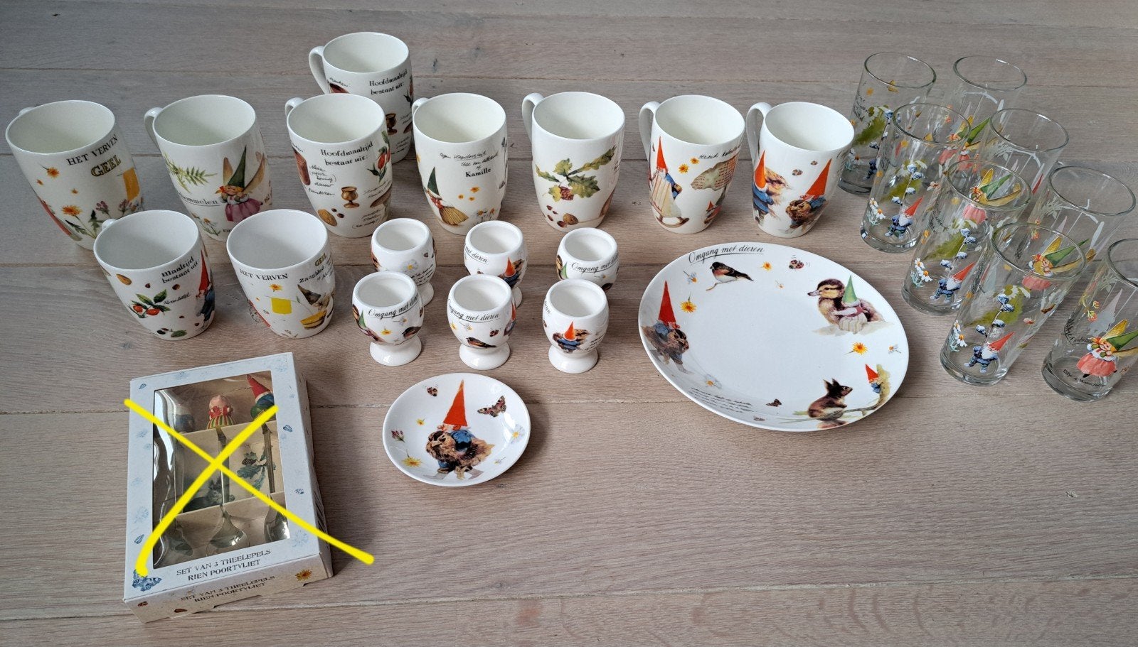 Uitgebreide Rien Poortvliet servies en glazen collectie, Keramiek, Ophalen of Verzenden, Zo goed als nieuw, Overige stijlen