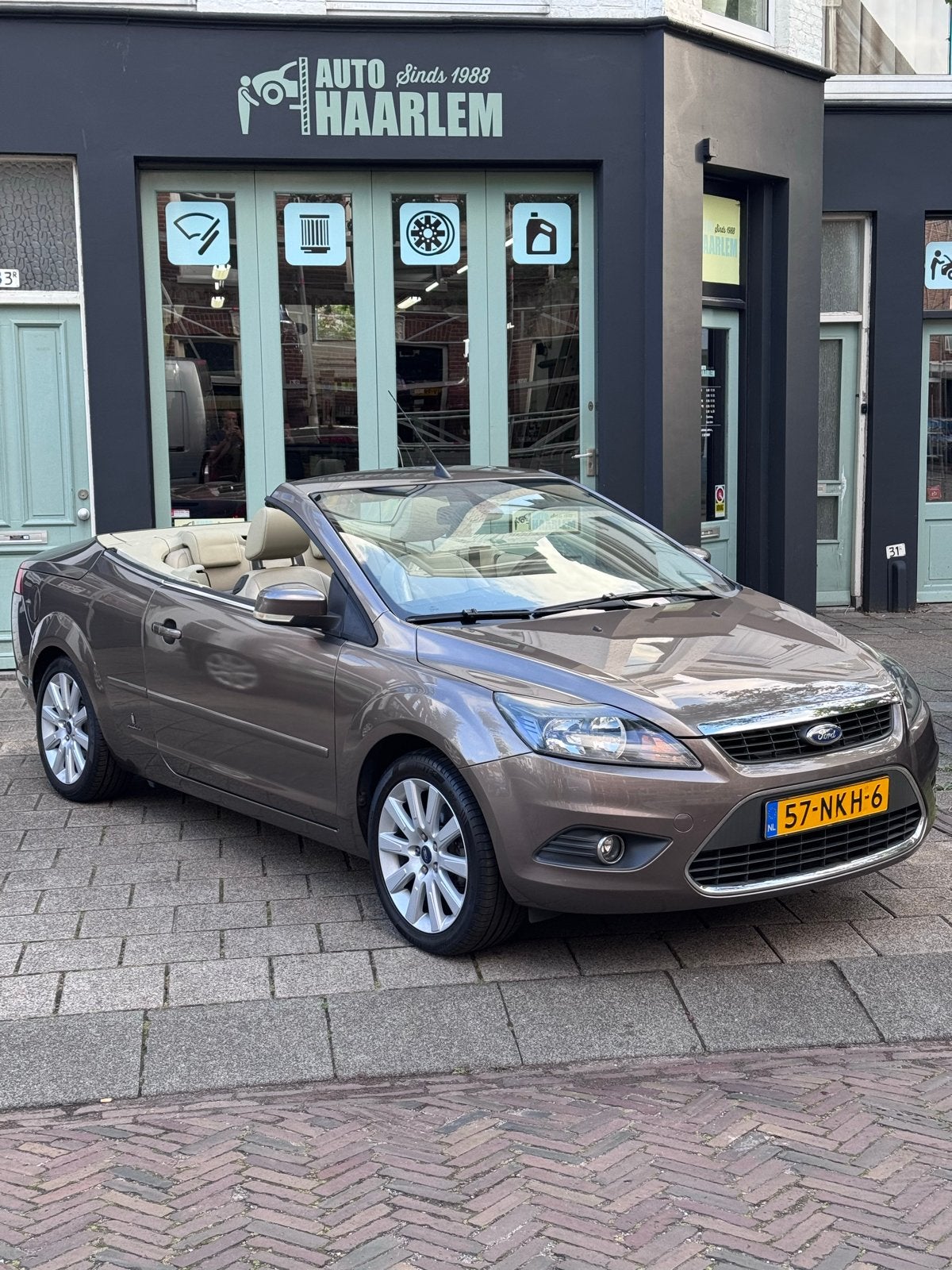 Ford Focus 2.0 Cabrio Titanium NAP Keyless PDC, Beige, 4 cilinders, Cabriolet, 4 stoelen