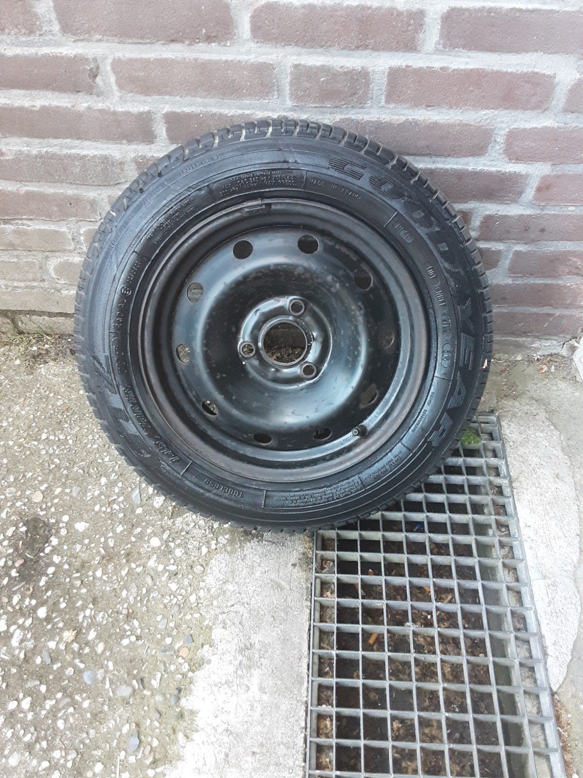 reservewiel met band voor peugeot 106 ,145/75R13, Ophalen, Zo goed als nieuw