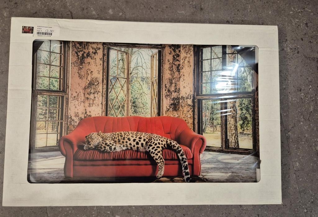 Schilderij Leonpard on a sofa NIEUW, Minder dan 50 cm, Nieuw, Ophalen of Verzenden, Schilderij