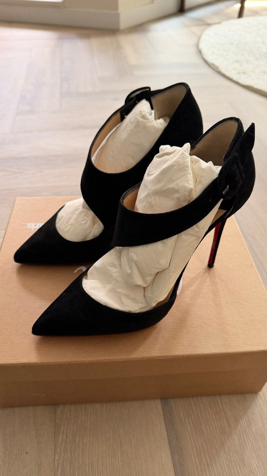 Christian Louboutin Hakken maat 40 - Zo goed als nieuw, Ophalen of Verzenden, Zo goed als nieuw, Zwart, Pumps