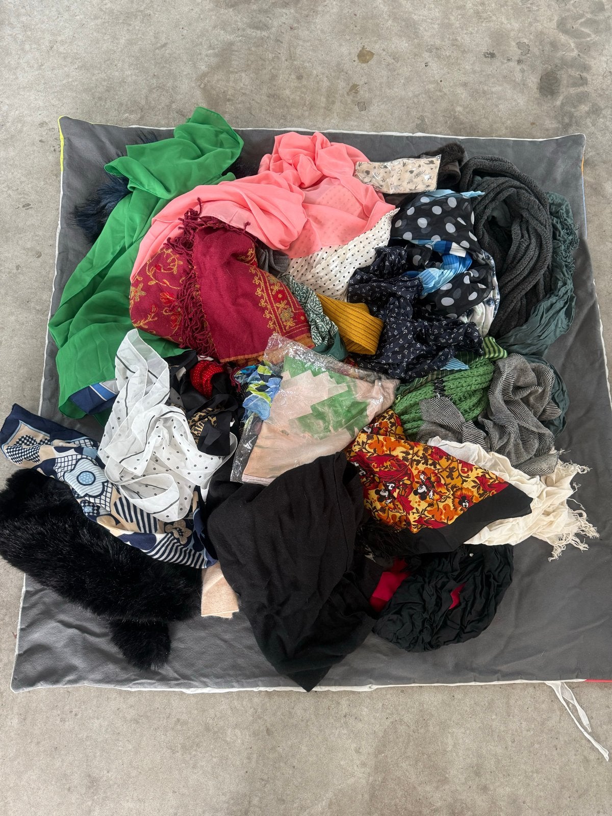 Grote partij diverse sjaals 46 stuks, Kleding | Dames, Ophalen of Verzenden, Zo goed als nieuw