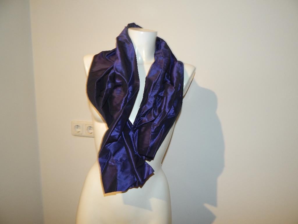Pauw zijde shawl apart model kan met knoop dicht paars, Kleding | Dames, Mutsen, Sjaals en Handschoenen, Maat 38/40 (M), Verzenden