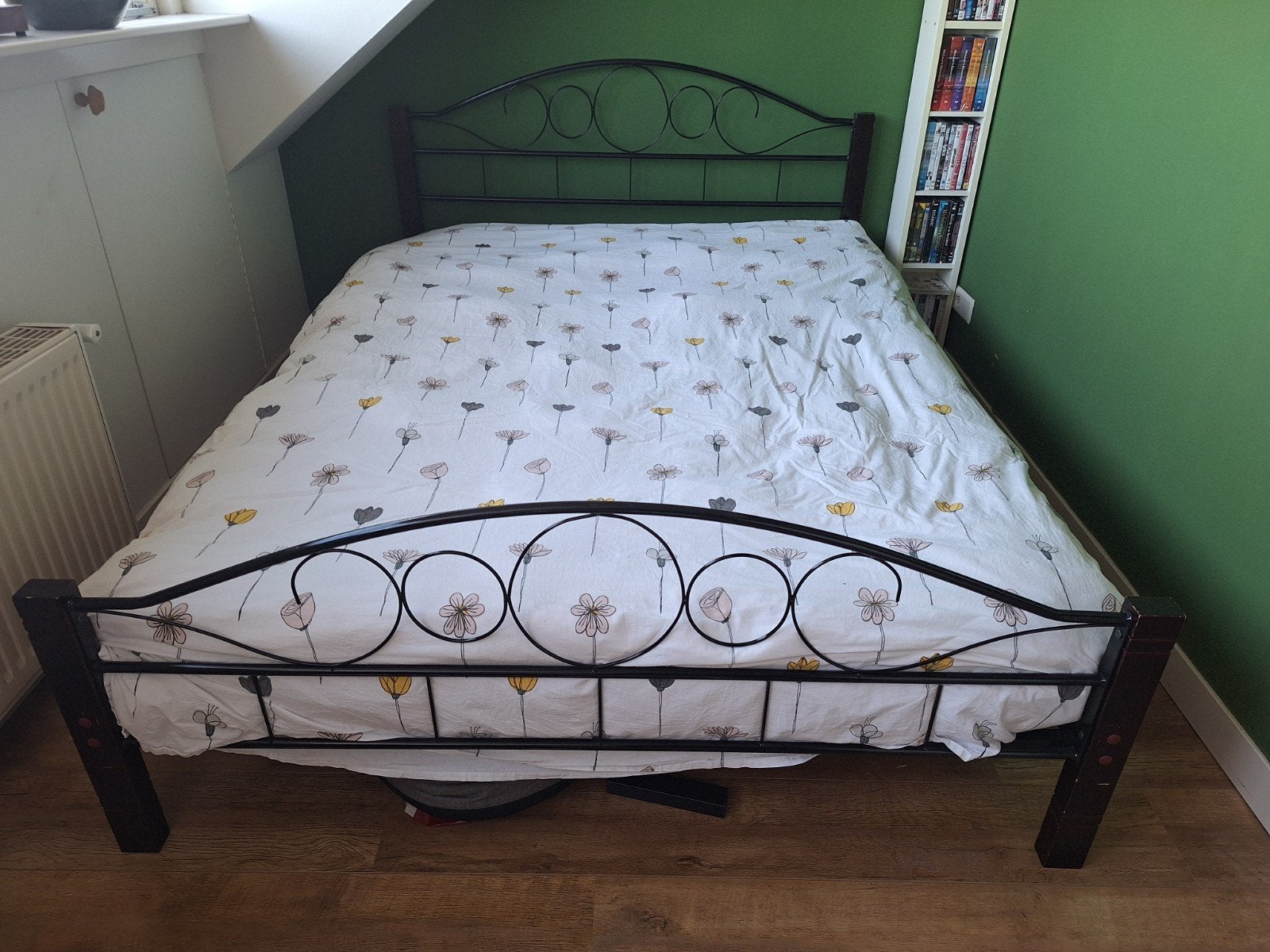 Tweepersoonsbed met metalen frame en houten accenten, Ophalen, Gebruikt, Zwart, Tweepersoons