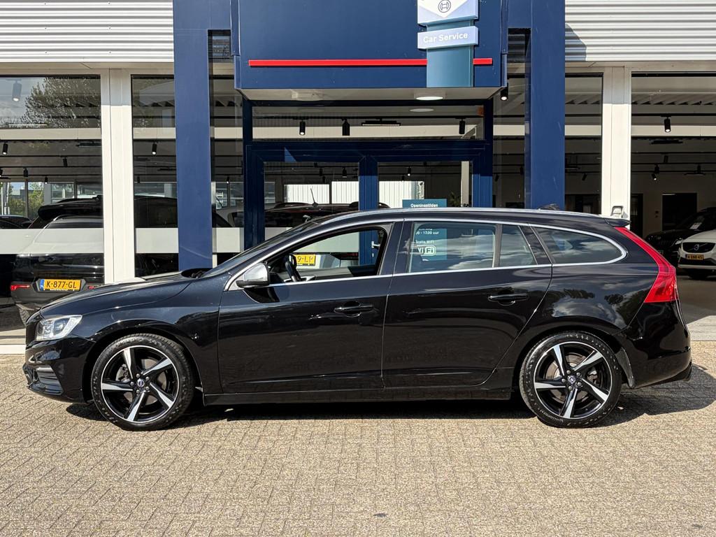 Volvo V60 1.5 T3 R-Design / Automaat / NL-Auto / Distributie, Auto's, Euro 6, 4 cilinders, Zwart, Origineel Nederlands