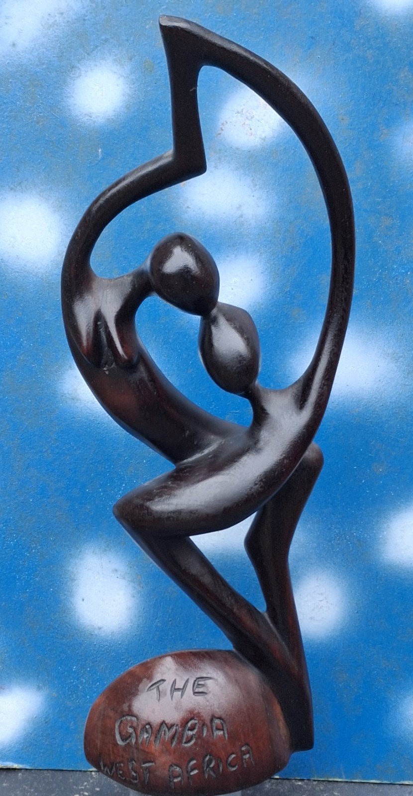 The Kiss of Love. Abstrared sculpture. Woodcarving.  39 cm., Ophalen, Houtsnijwerk, Handgemaakt, Modern