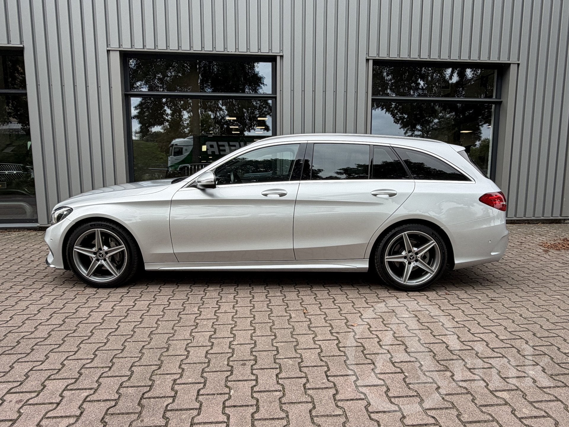 Mercedes-Benz C-Klasse Estate 180 AMG Trekhaak, Led-koplampe, Automaat, 12 maanden, Achterwielaandrijving, Parkeerassistent