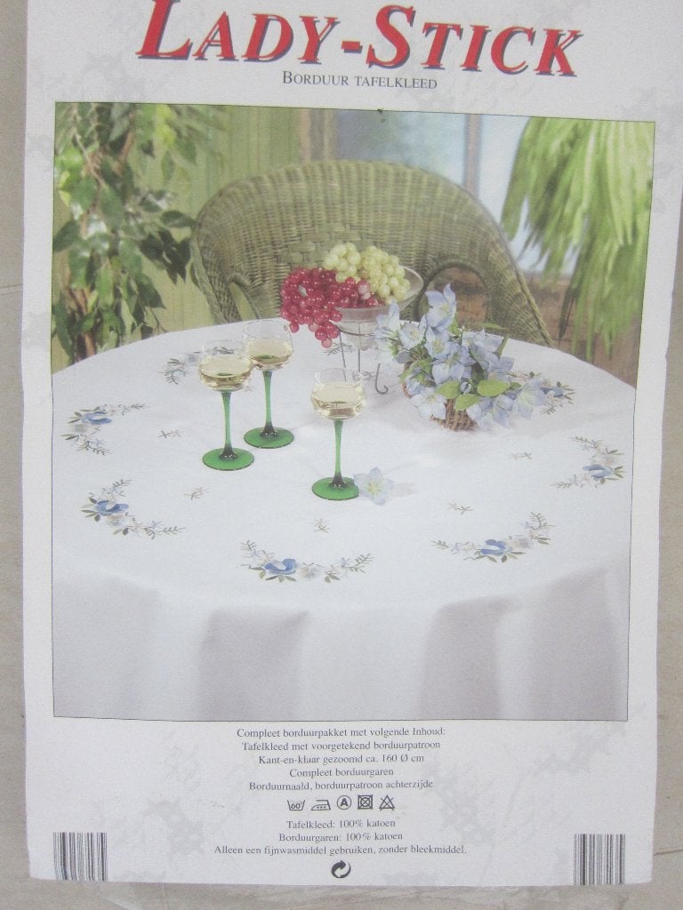 borduurpatroon rond tafelkleed,  blauwe bloemen  100% katoen, Ophalen of Verzenden, Nieuw, Handborduren, Borduurpakket