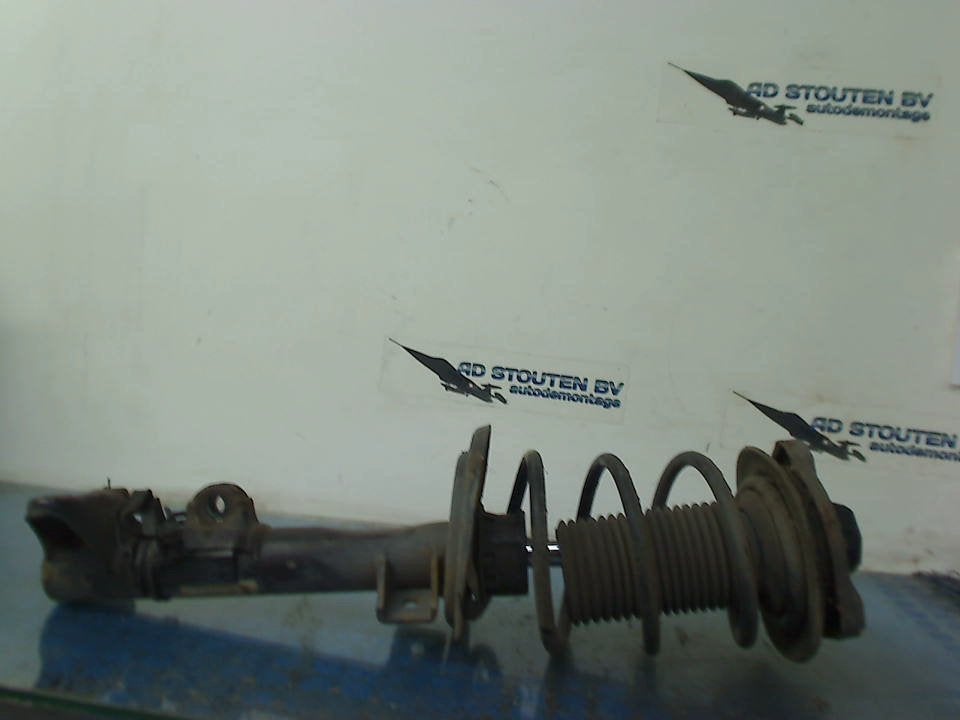 Veerpoot Rechts Voor Mercedes-Benz C (W204) 2007, Gebruikt, Mercedes-Benz AG, Mercedes-Benz, Mercedesstraße 120, Stuttgart 70372, , Duitsland