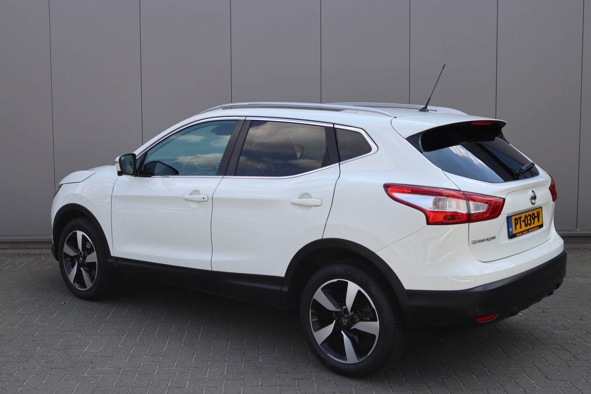 Nissan QASHQAI 1.2DIG-T 116PK Automaat N-Connecta Pano-dak/S, Auto's, Nissan, Gebruikt, 4 cilinders, Met garantie (alle), Wit