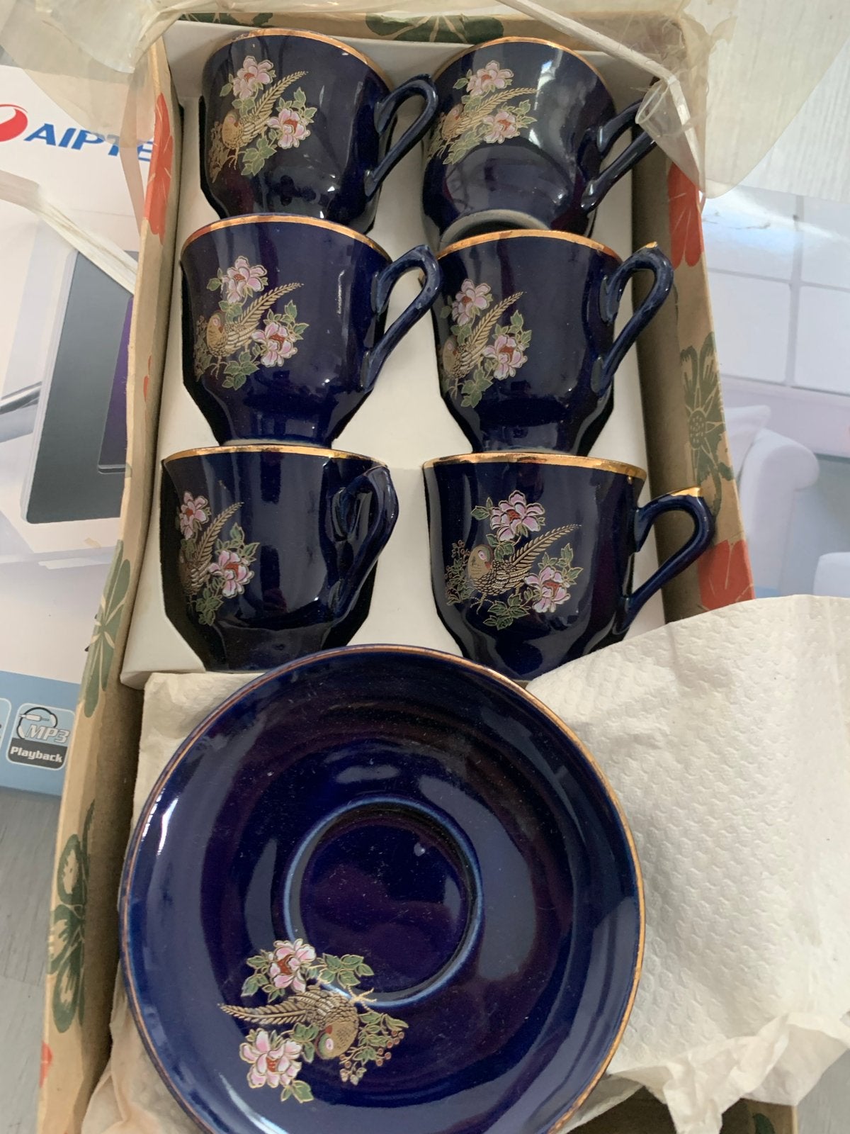 Vintage theekopjes met schotels, donkerblauw met bloemen, Overige merken, Keramiek, Vintage, Ophalen of Verzenden