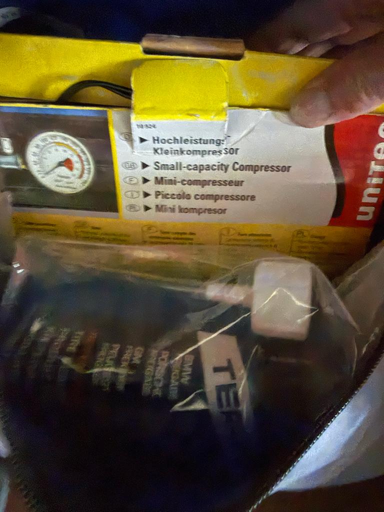 Kleine compressor en banden reparatieset, Caravans en Kamperen, Caravan accessoires, Ophalen, Zo goed als nieuw