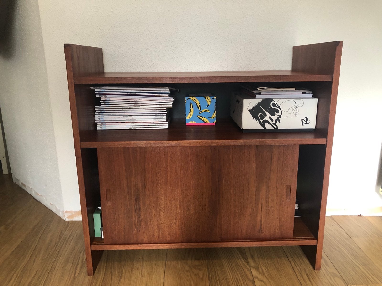 Vintage Teakhouten kast/dressoir met schuifdeuren, Ophalen, Gebruikt, Teakhout, 50 tot 100 cm