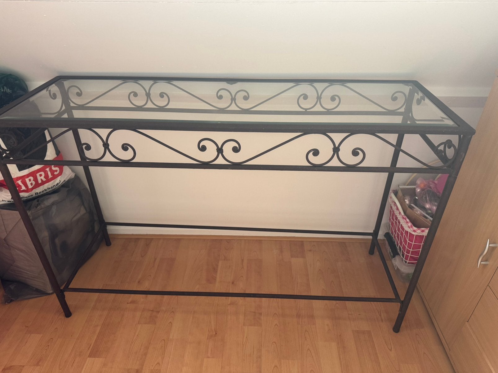 Metaal en glas sidetafel, Huis en Inrichting, Tafels | Sidetables, Ophalen, 50 tot 100 cm, Zo goed als nieuw, Metaal