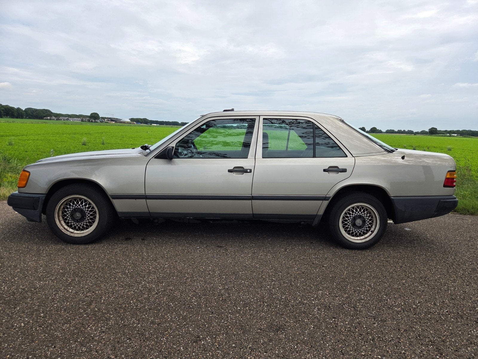 Mercedes-Benz 200.  Belastingvrij. W124, Automaat, 4 cilinders, 665 kg, Overige kleuren