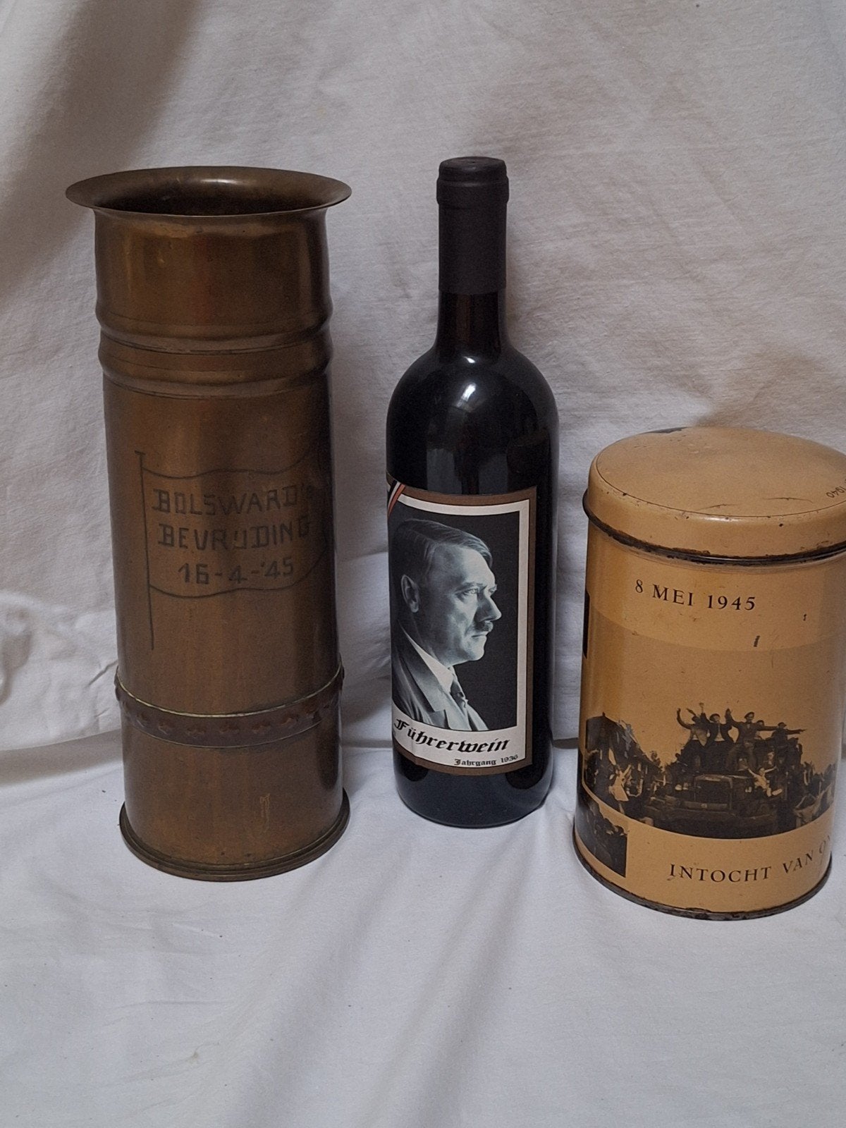 Kogelhuls 1944 ,fles wijn ,bevrijdings blik.zie foto's., Ophalen, Landmacht