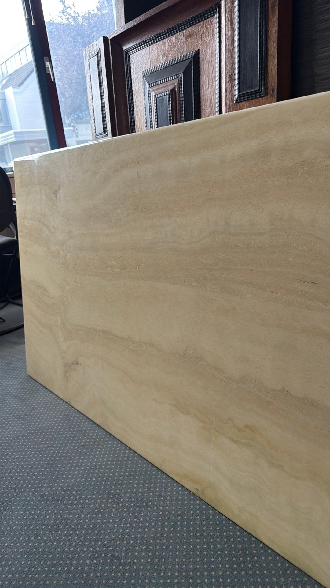 Mooie gepolijste travertin rechthoekige salontafel 170x85cm, Ophalen, Zo goed als nieuw