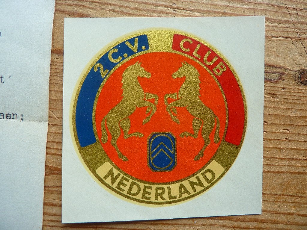 Sticker 2 C.V. Club Nederland - 1965, Verzamelen, Stickers, Ophalen of Verzenden, Zo goed als nieuw, Auto of Motor