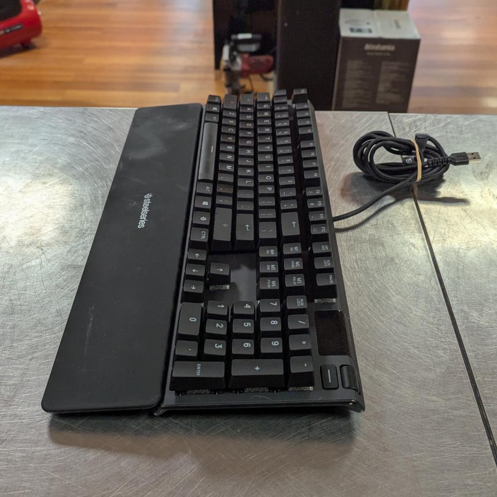 SteelSeries Apex 5 Gaming Toetsenbord, Computers en Software, Toetsenborden, Steelseries, Zo goed als nieuw, Support@steelseries.com