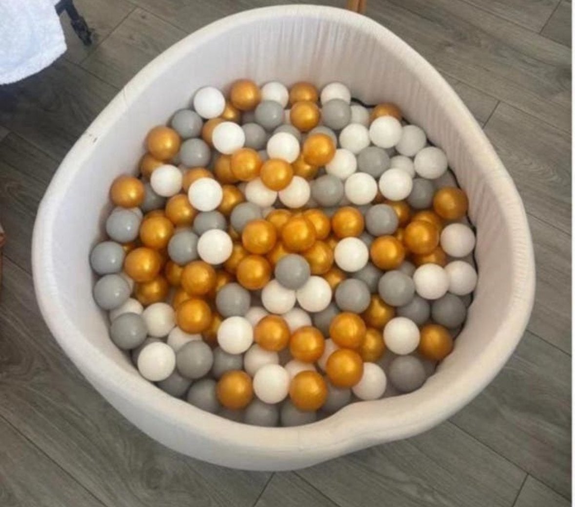 Speelgoed Ballenbak met gouden, grijze en witte ballen, Kinderen en Baby's, Speelgoed | Overig, Ophalen of Verzenden, Gebruikt