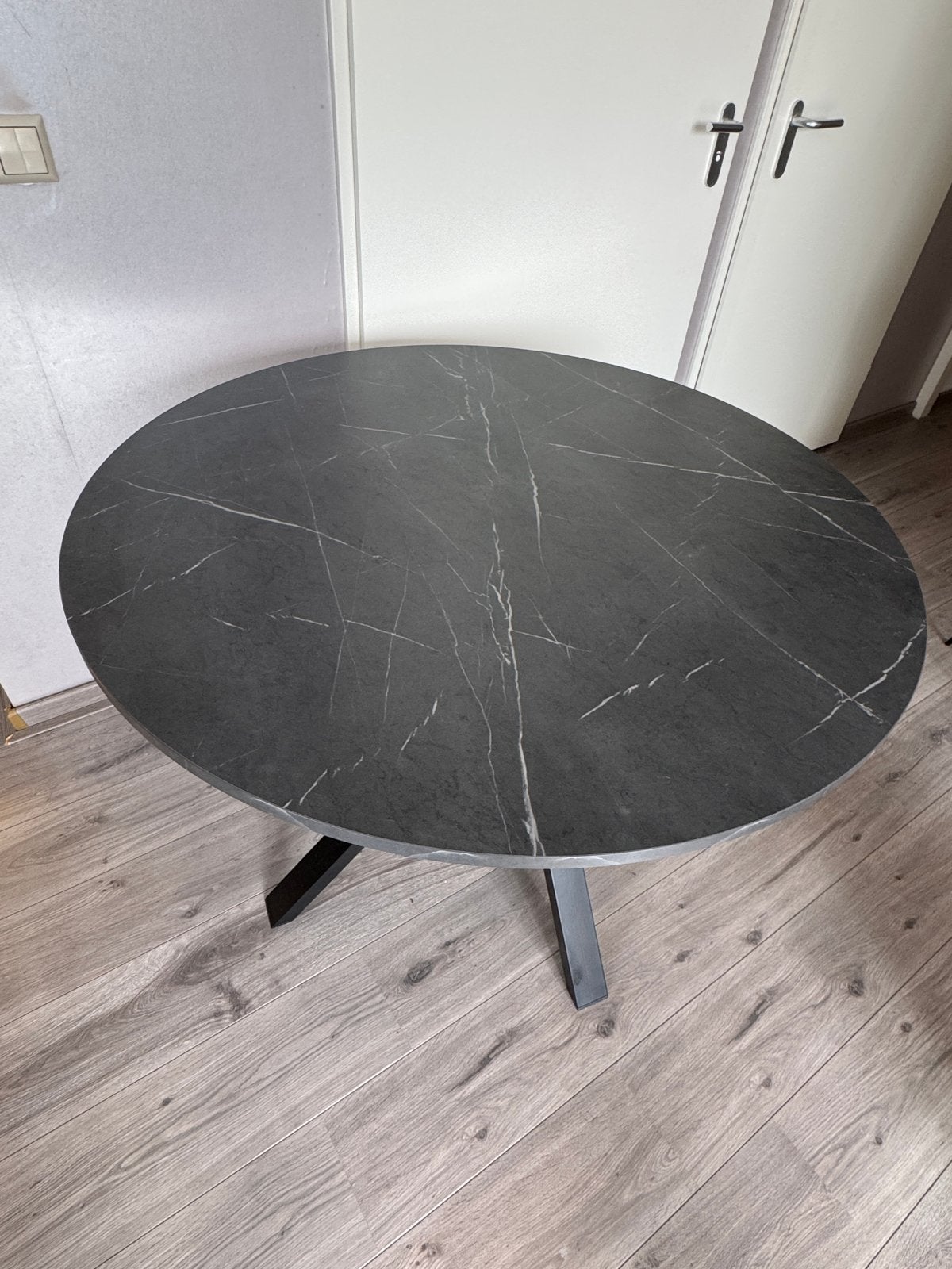 IKEA MARIEDAMM tafel, zwart marmer-effect,, Ophalen, 100 tot 150 cm, Rond, Zo goed als nieuw