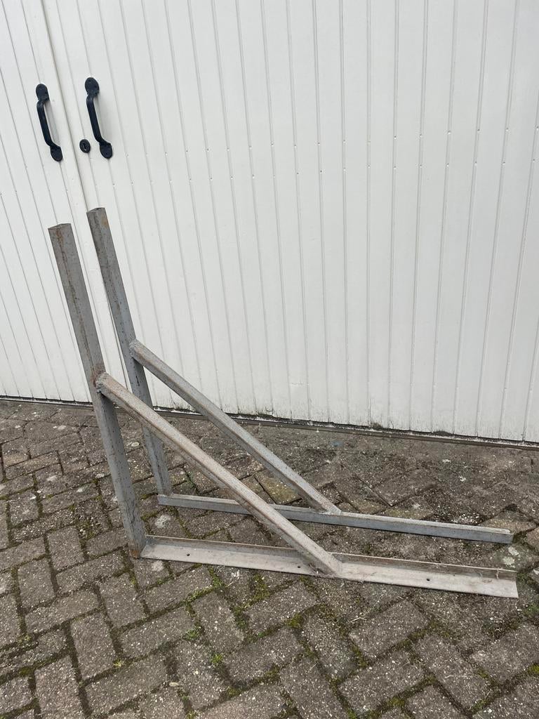 2 ZWARE HOEKBEUGELS 115x105x8, Ophalen of Verzenden, Zo goed als nieuw, 250 mm of meer