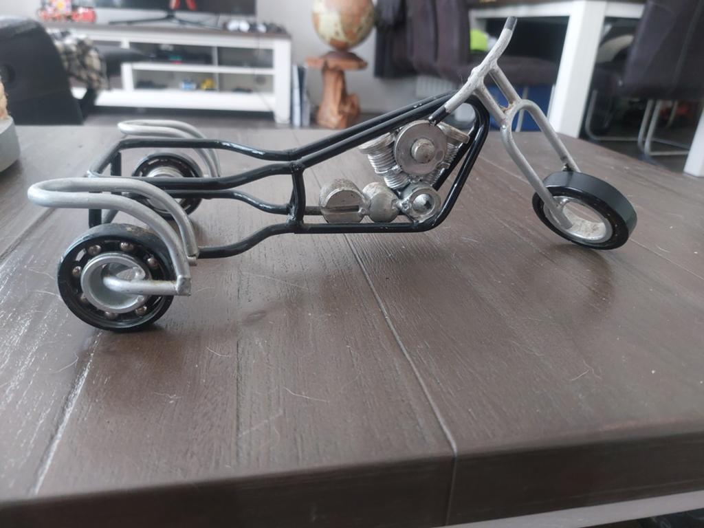 Unieke handgemaakte metalen driewieler decoratie, Verzamelen, Overige Verzamelen, Gebruikt, Ophalen