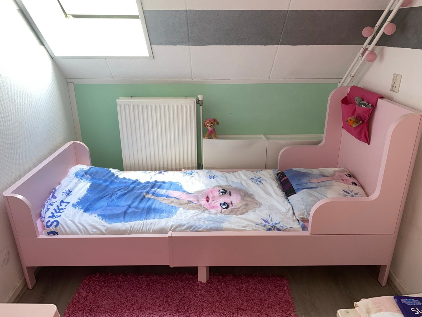 Meegroei bed “Busunge” Ikea roze, Ophalen, Gebruikt, 70 tot 85 cm, Lattenbodem