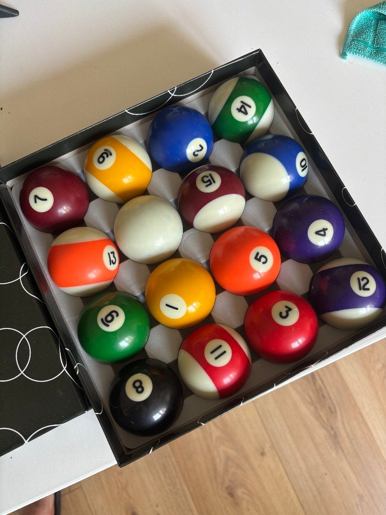 Set of pool balls, Vanaf 16 jaar, Ophalen, Zo goed als nieuw, Actiekomedie