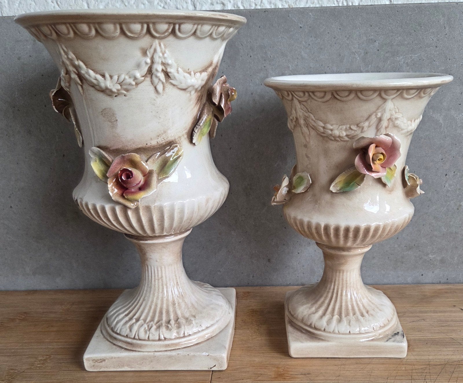 2 Vintage Italiaanse vazen met roosjes, Ophalen, Gebruikt, Steen/keramiek