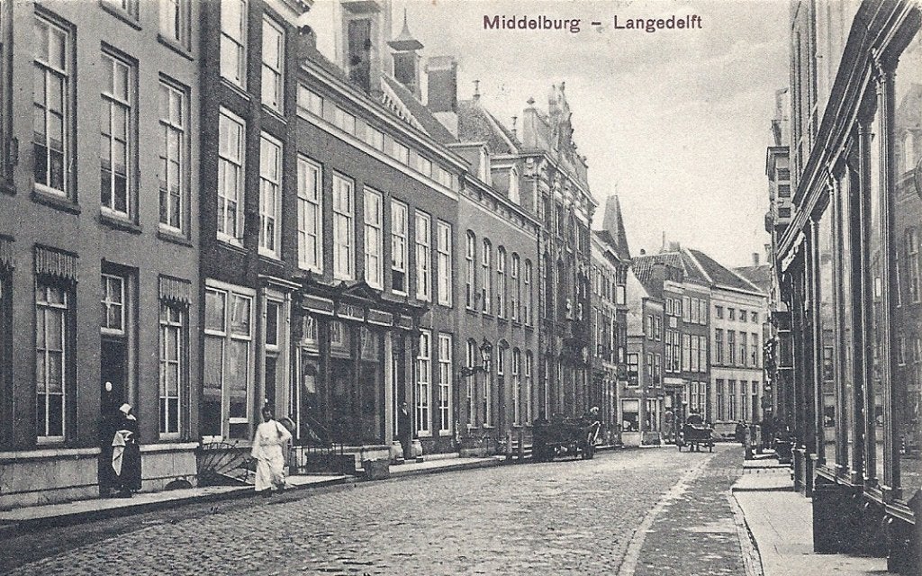 Middelburg Langedelft  met mensen/klederdracht +karren 1913, Ophalen of Verzenden, Voor 1920, Gelopen, Zeeland