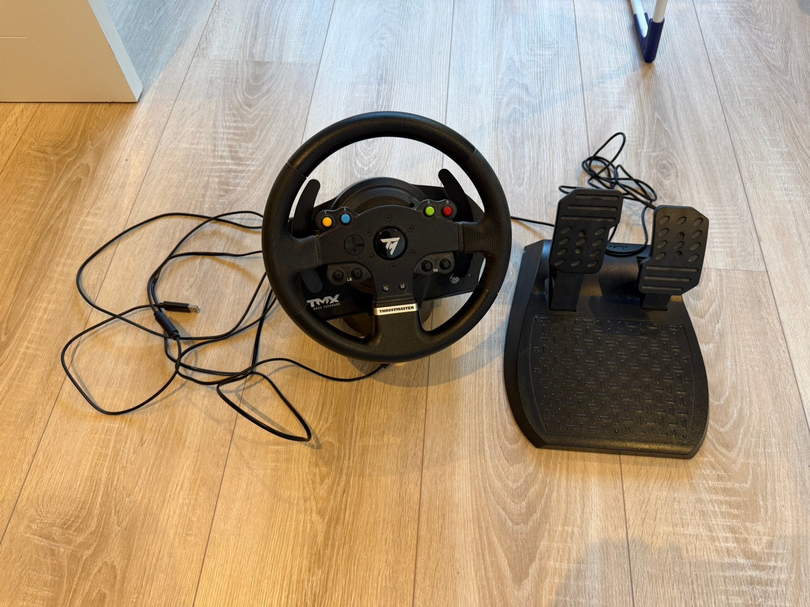 Thrustmaster TMX Force Feedback stuur met pedalen (Xbox/PC), Computers en Software, Joysticks, Zo goed als nieuw, Ophalen