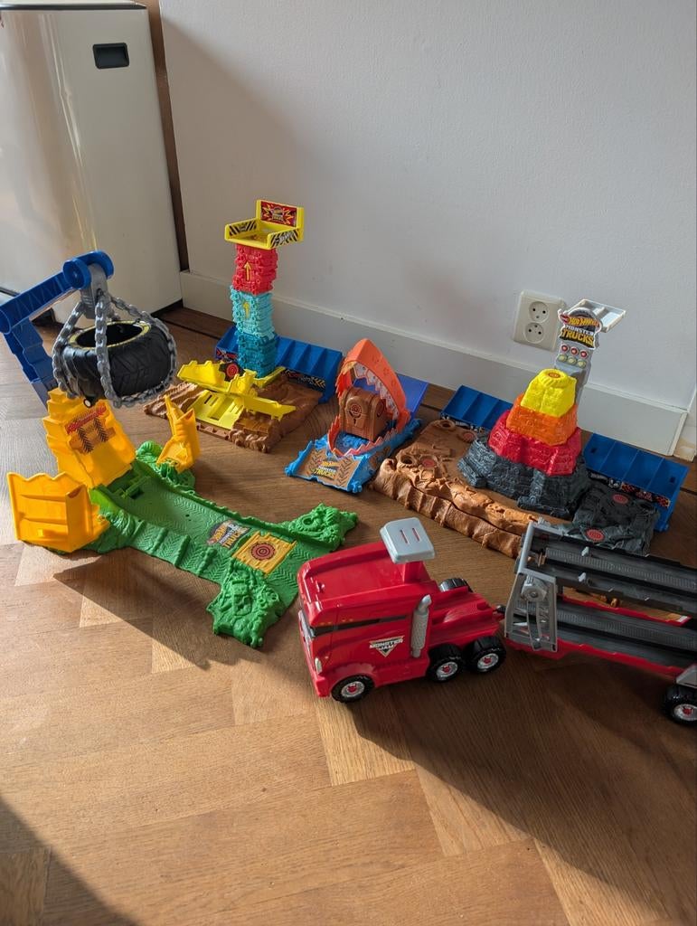 Complete set Hot Wheels monstertruck challenges, Ophalen, Gebruikt