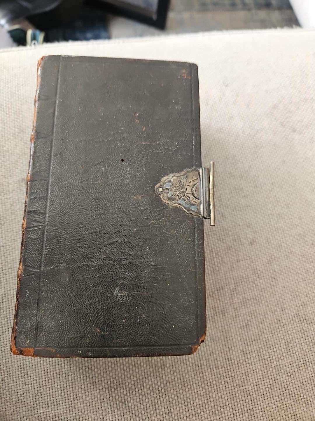 Antieke Bijbel met zilveren slot, Johannes van Iperen, 1877, Antiek en Kunst, Ophalen of Verzenden, Johannes van Iperen