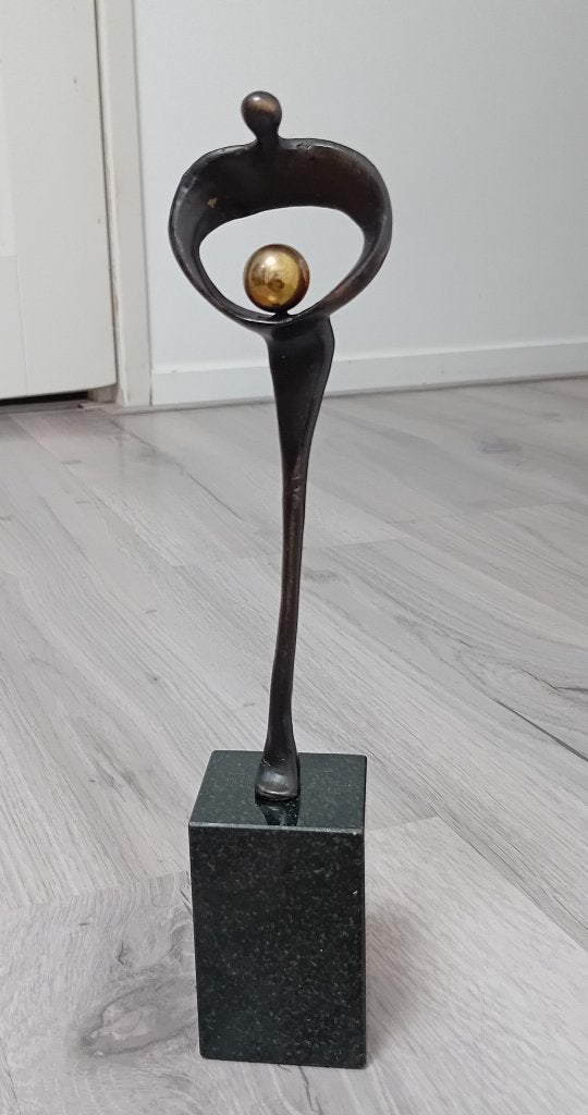 Corry Ammerlaan Sculpture, “ De gouden bron van inspiratie, Verzenden