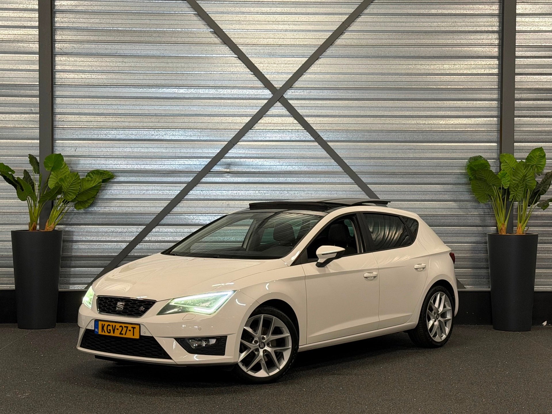 Seat Leon 1.4 TSI FR LED/PANO/NAVI/CRUISE/HALF-LEDER/DCC/SEA, Voorwielaandrijving, 1131 kg, Gebruikt, 4 cilinders