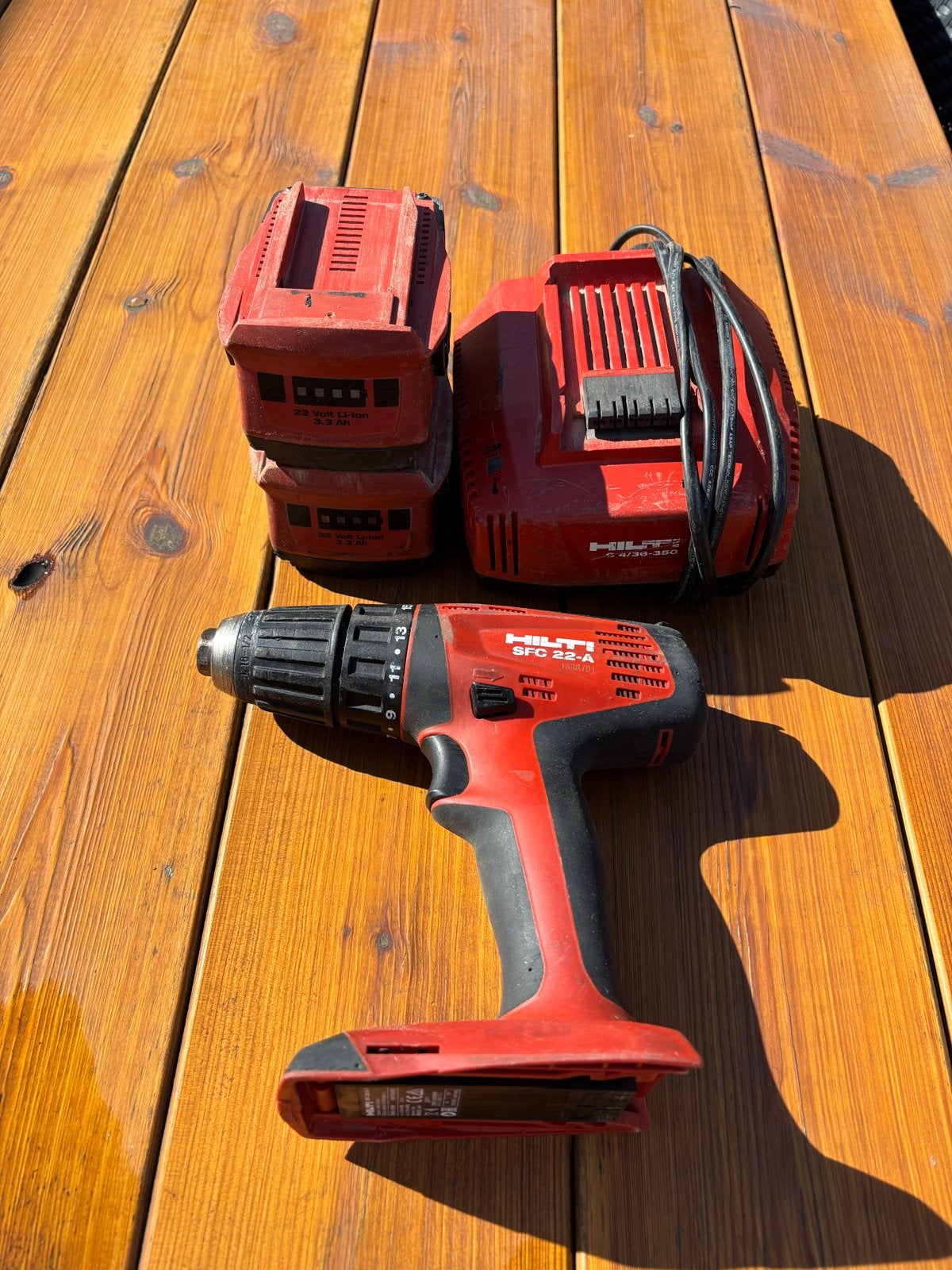 Hilti SFC 22-A set met lader en twee accu's, Doe-het-zelf en Verbouw, Gereedschap | Boormachines, Ophalen, Gebruikt, Variabele snelheid