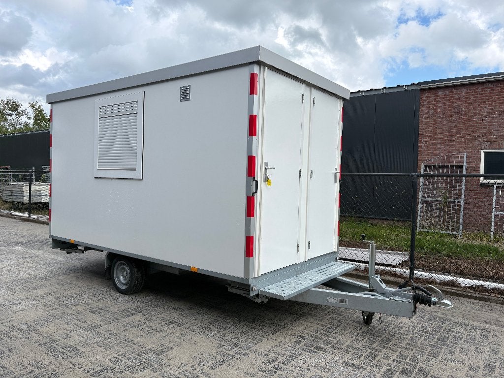 Te koop z.g.a.n. schaftwagen bouwkeet toilet en berging, Ophalen, Zo goed als nieuw