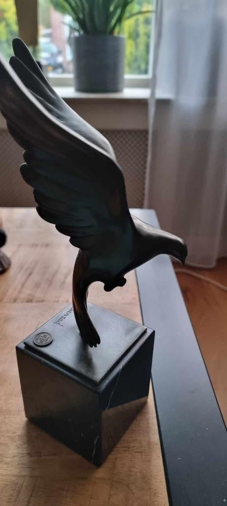Een duif in vogelvlucht - brons op marmeren voetstuk, Ophalen of Verzenden, Brons