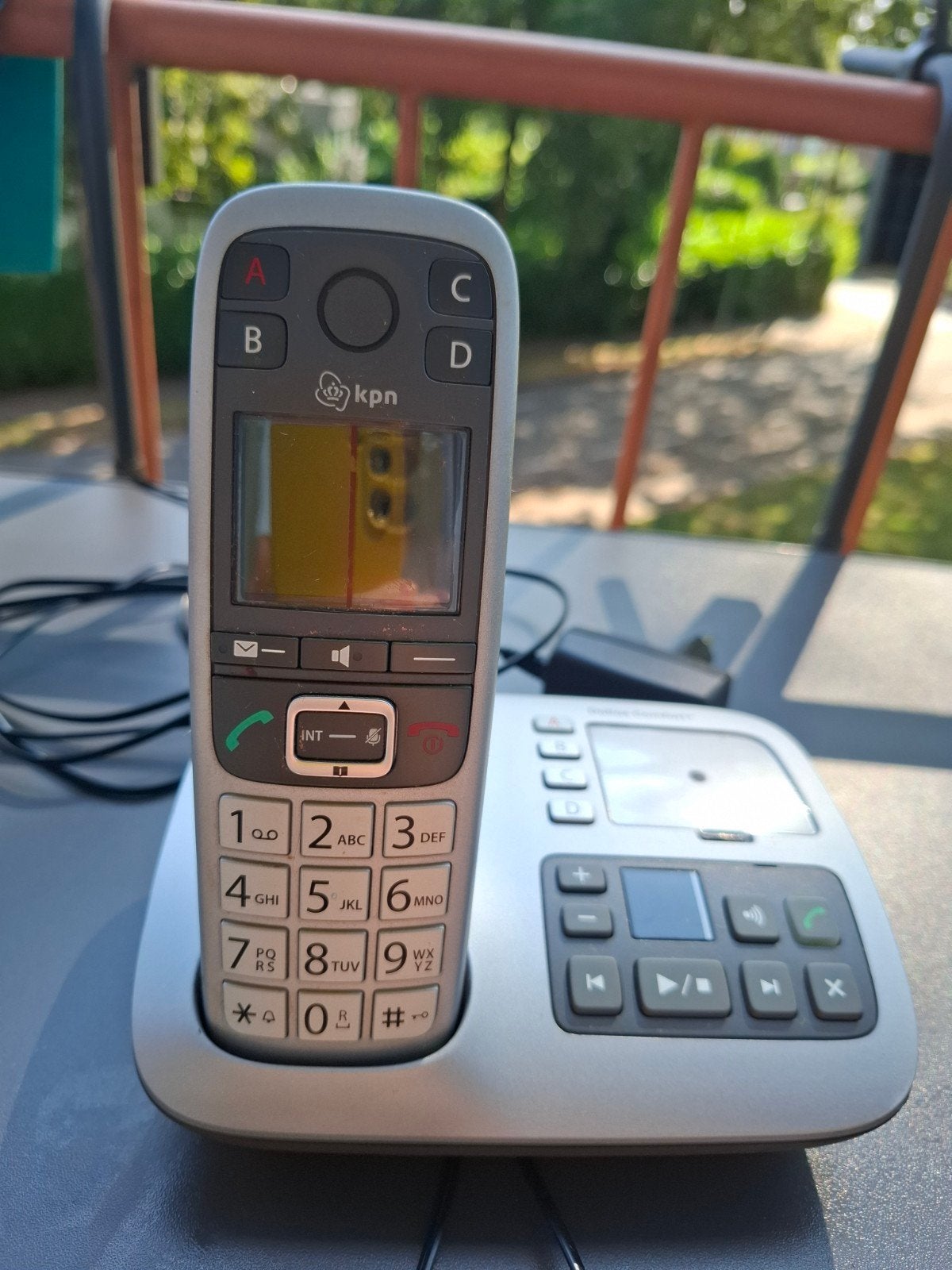 KPN Dallas Comfort+ draadloze huistelefoon met basisstation, Ophalen, Gebruikt, 1 handset, Stralingsarm