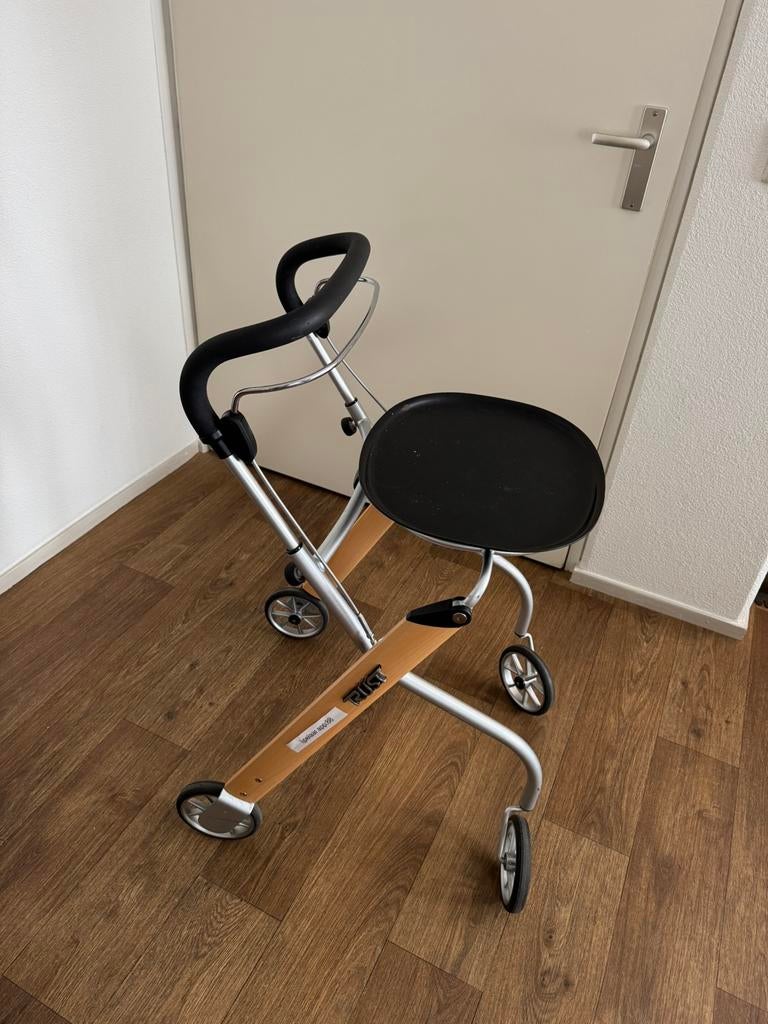 Rollator met dienblad, Diversen, Rollators, Ophalen, Zo goed als nieuw
