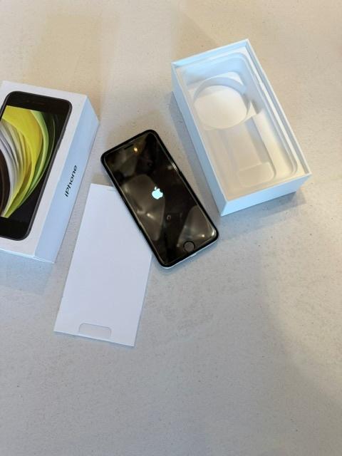 Iphone SE - 128 Gb Zilver, Telecommunicatie, Mobiele telefoons | Apple iPhone, Ophalen of Verzenden, Zonder simlock, IPhone SE (2020)