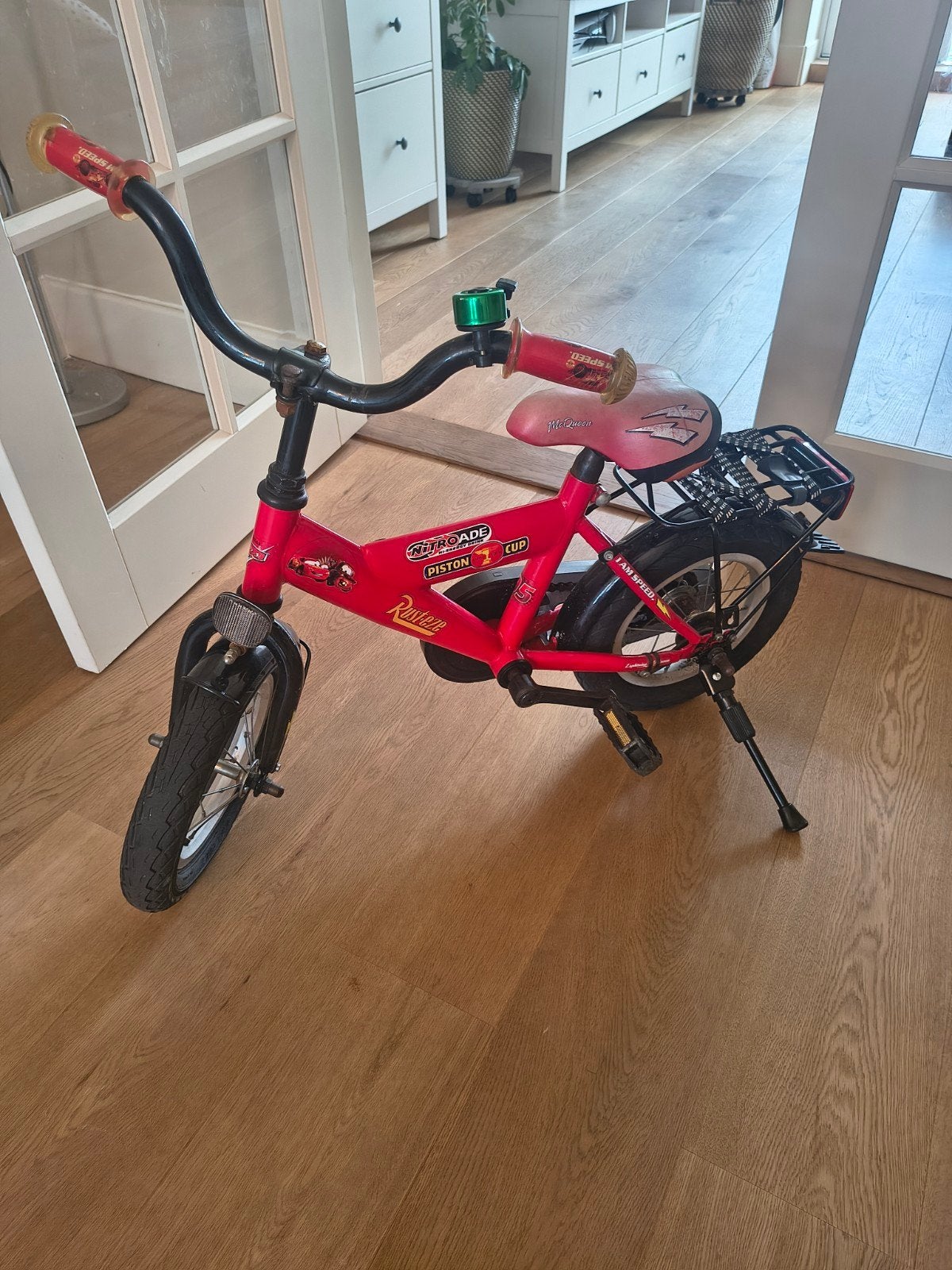 Cars kinderfiets 12 inch met terugtraprem en standaard, Fietsen en Brommers, Fietsen | Kinderfietsjes, Ophalen, Gebruikt, Terugtraprem