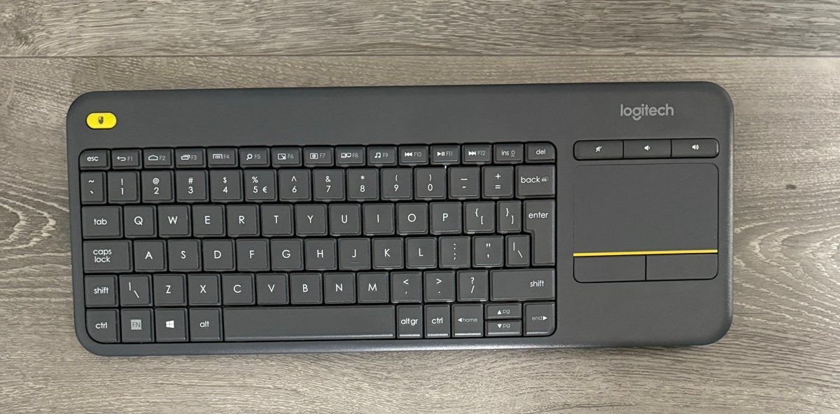 Logitech K400 Plus Draadloos Touch TV Toetsenbord, Computers en Software, Ophalen, Draadloze ontvanger, Zo goed als nieuw, Draadloos