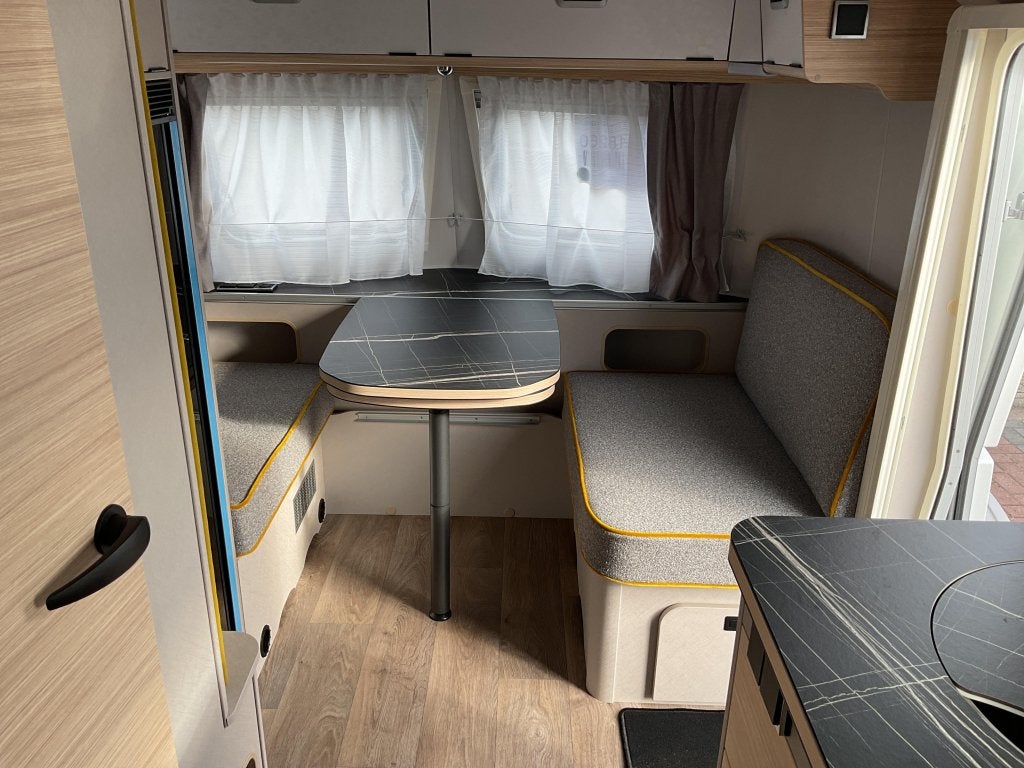 Eriba Touring 630 Urban Memphis Luifel/mover AANBIEDING, Dwarsbed, Standaardzit, Schokbreker, Bedrijf