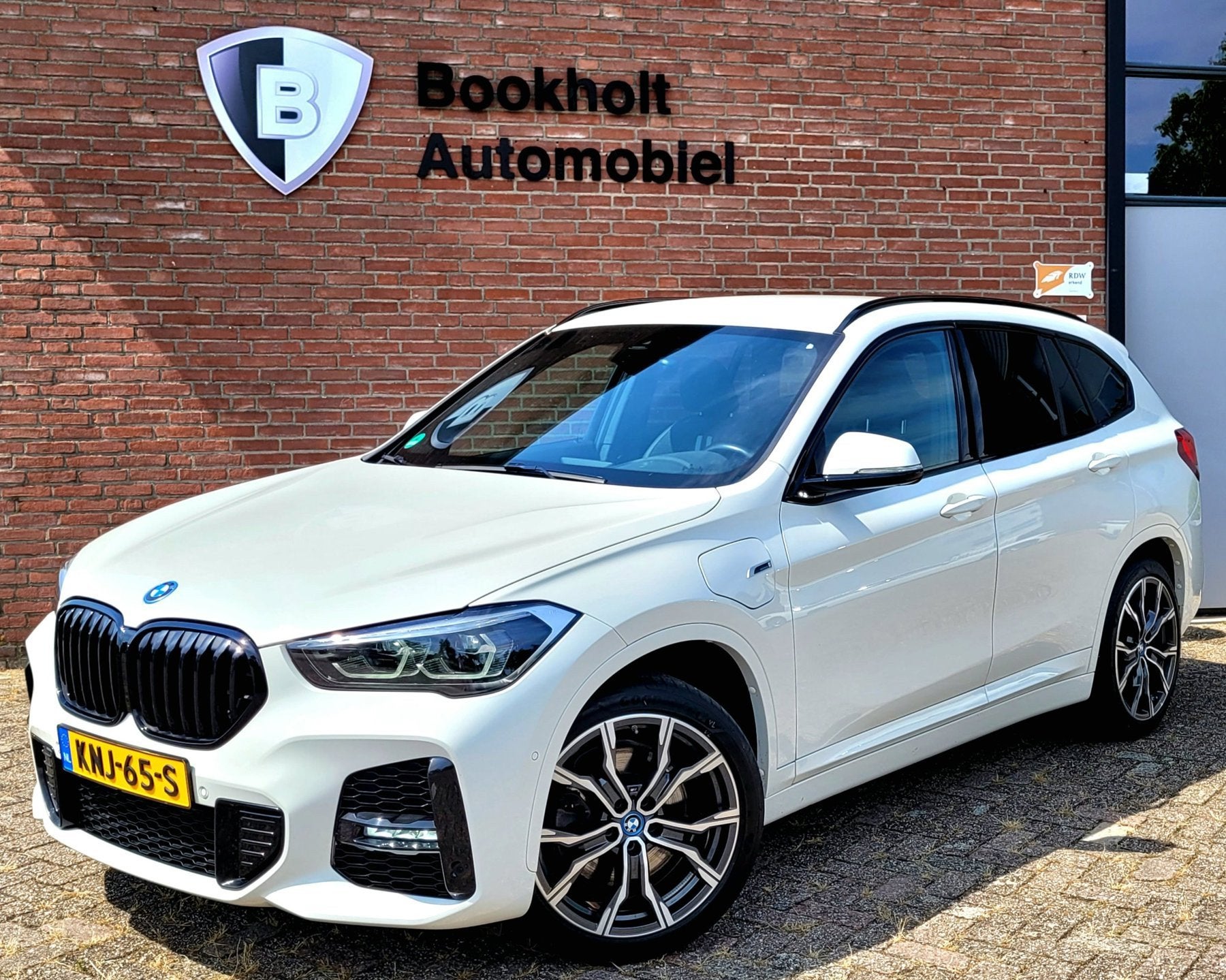 BMW X1 XDrive25e M-Sport, Camera, HiFi, Adaptive LED, 19 inc, Gebruikt, Leder en Stof, Wit, Bedrijf
