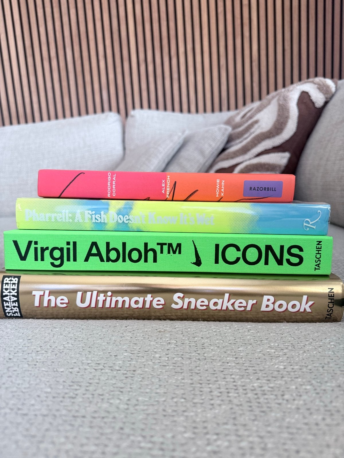 Exclusieve boeken: Pharrell, Virgil Abloh, Sneakers book., Ophalen, Zo goed als nieuw, Europa overig